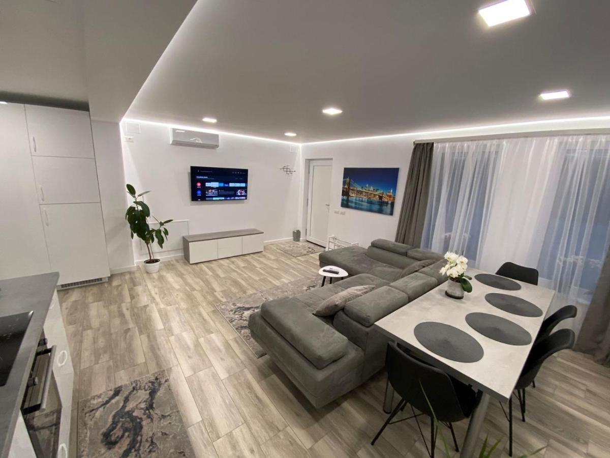 Lora Studio Daire Suceava Dış mekan fotoğraf